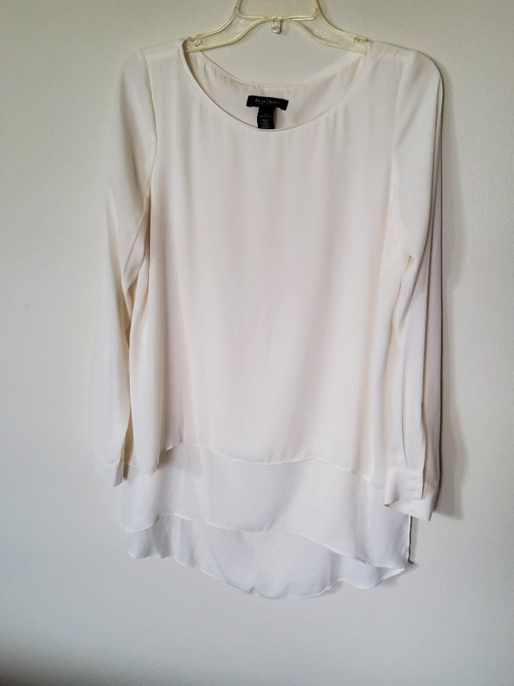 White House Black Market Ivory Flowy blouse size 6